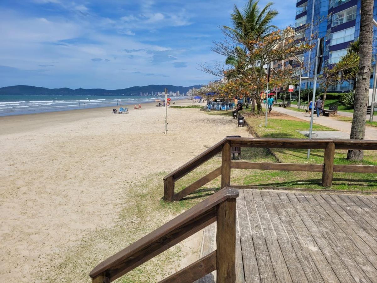 Apartamento 200 Metros Da Praia 03 Quartos Com Ar Condicionado - Meia Praia - อิตาเปมา ภายนอก รูปภาพ